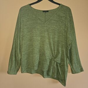 DG2 V-Neck Asymmetrical Hem Top, 1X PTP=25"